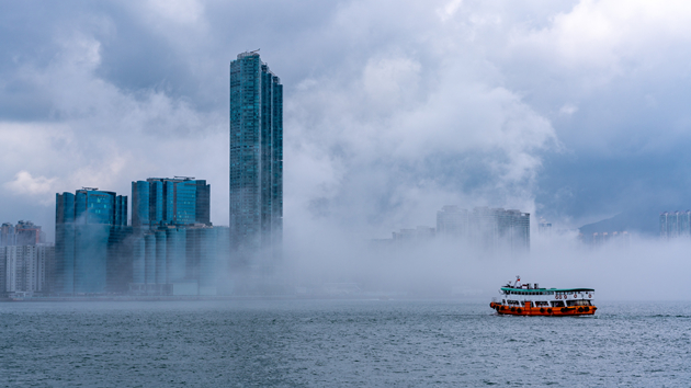 暹芭襲港今年首掛八號風(fēng)球  強風(fēng)吹塌大樹棚架幸無釀災(zāi) 