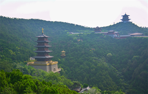 第八屆著名作家看山西太原行採風活動走進太山風景區(qū)