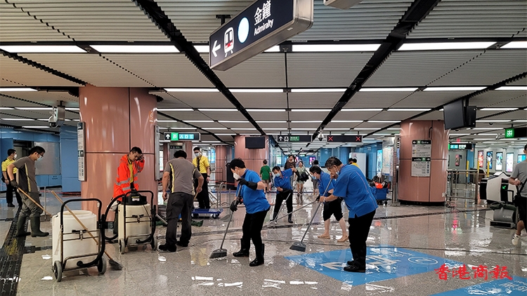 黑雨襲港｜觀塘線部分路段暫停服務(wù) 乘客需轉(zhuǎn)乘其他路線