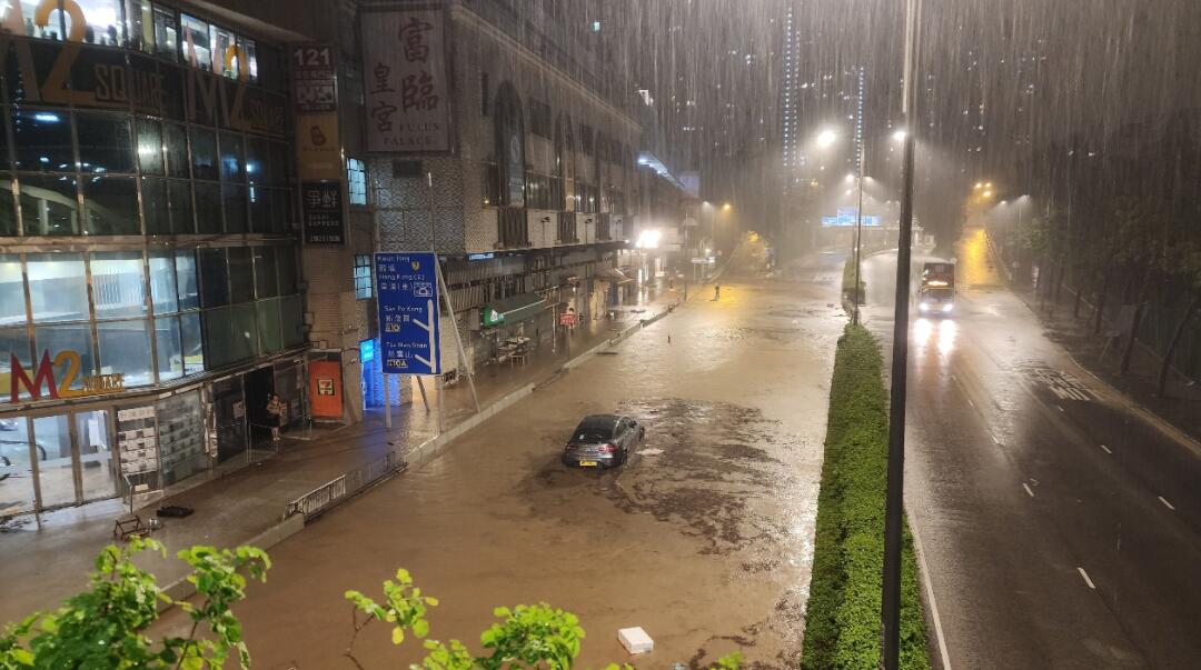 黑雨襲港｜梁榮武：現(xiàn)今科技仍難提前預(yù)測(cè)暴雨走向