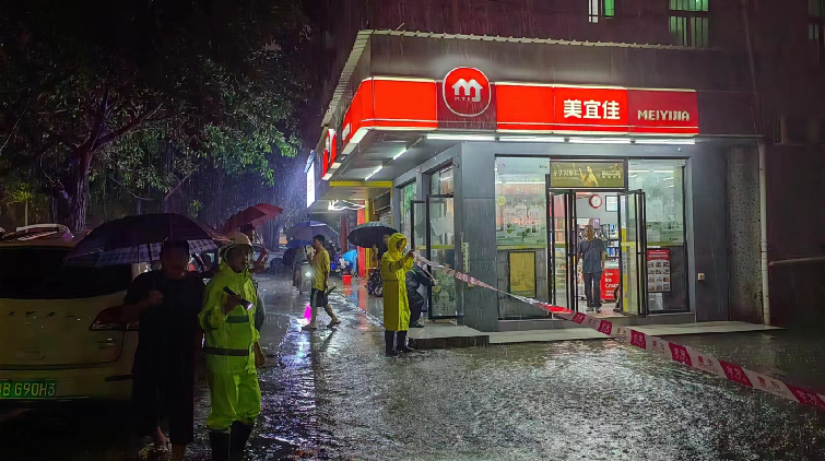 有片 | 齊心抗雨災(zāi) 深圳龍崗盛平社區(qū)盡力恢復(fù)群眾正常生活