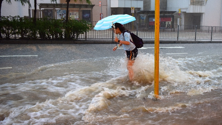 【港事講場(chǎng)】世紀(jì)暴雨得人驚 爭(zhēng)分奪秒紓民困