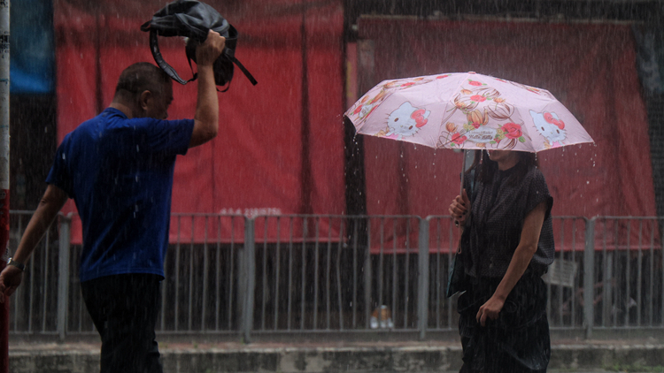 【追蹤報道】天文臺改發(fā)黃色暴雨警告信號