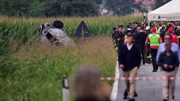 意大利空軍表演隊(duì)一架飛機(jī)墜毀 致一名5歲女童身亡