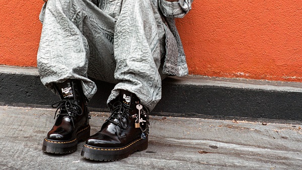 【時(shí)尚】Dr. Martens x Marc Jacobs 重注大熱Jadon靴