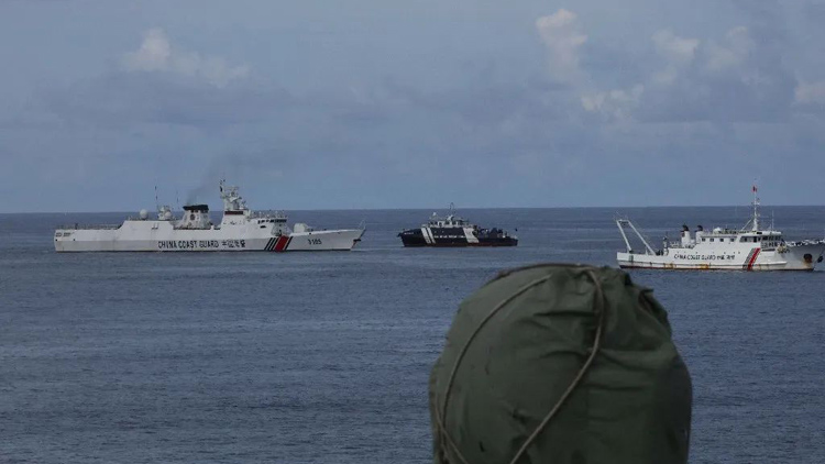 中國海警局新聞發(fā)言人就菲律賓公務(wù)船非法侵闖黃巖島發(fā)表談話