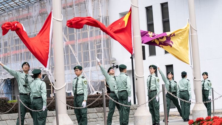 中大舉行國(guó)慶日升旗儀式慶祝中華人民共和國(guó)成立74周年