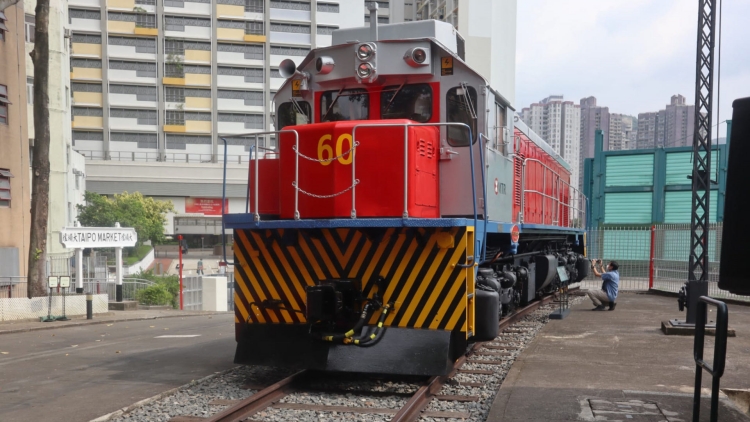 鐵路博物館接收新館藏60號(hào)柴油電動(dòng)機(jī)車 前車長(zhǎng)憶述駕車苦與樂