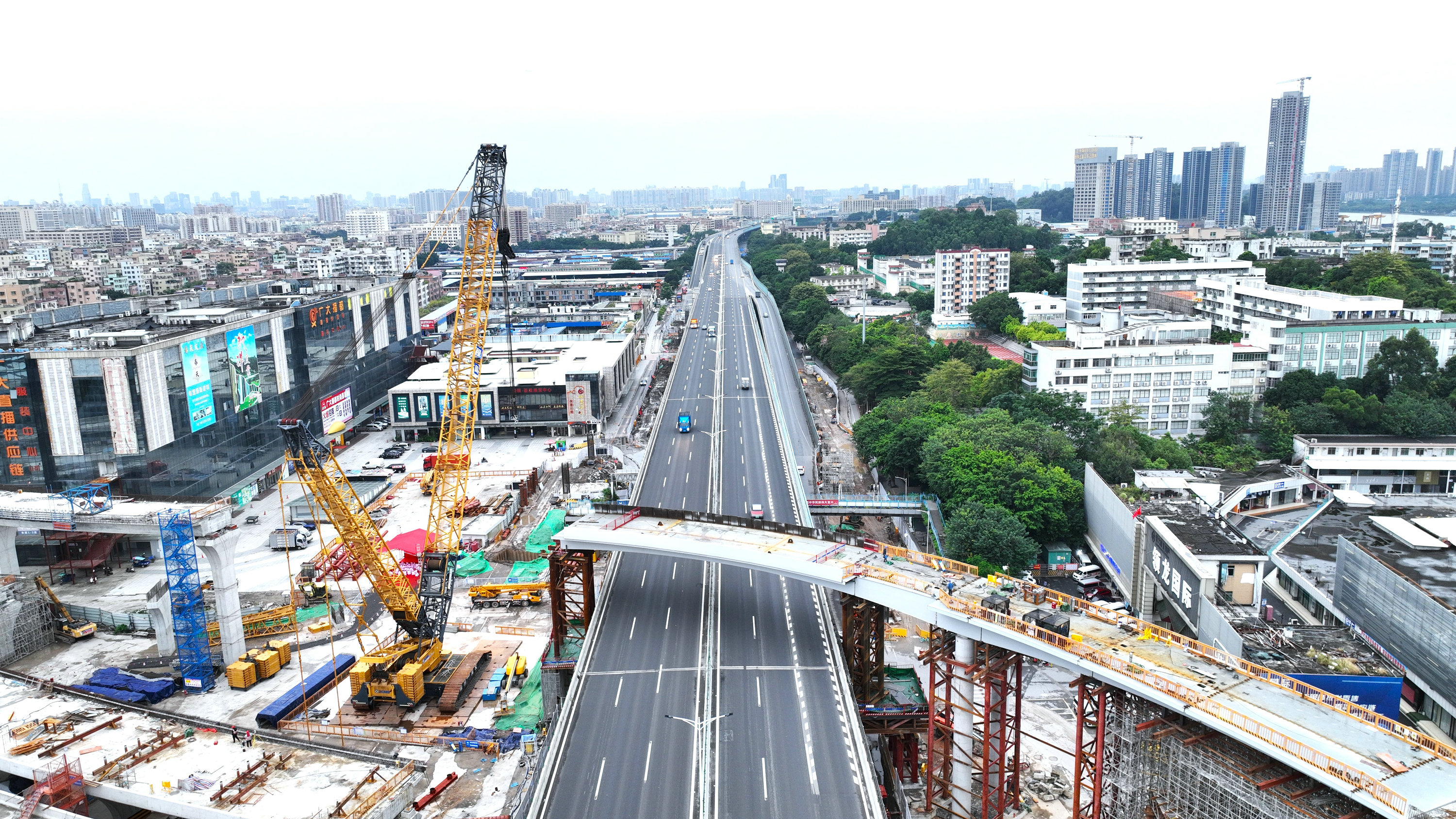 廣州白雲(yún)站配套道路順利上跨廣清立交  項(xiàng)目年底全線通車(chē)