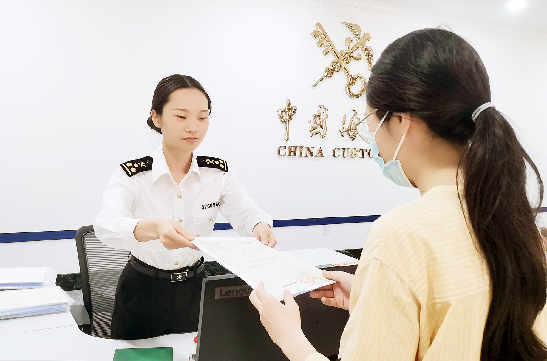 拱北海關(guān)拓寬企業(yè)發(fā)展空間  珠海前三季度原產(chǎn)地簽證成績亮眼