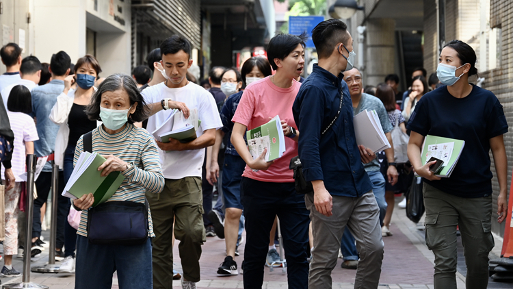 有片｜【街訪】 施政報(bào)告新鮮出爐 市民最關(guān)注什麼？