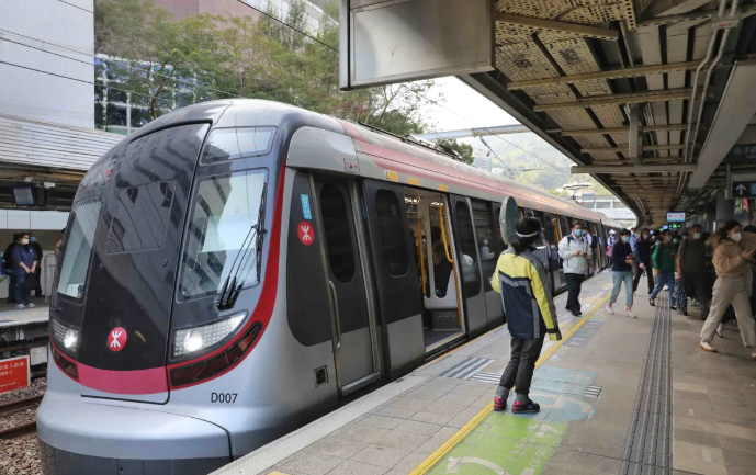 港鐵節(jié)日期間加密列車班次 平安夜及除夕通宵行駛