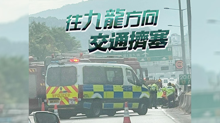 大埔吐露港公路5車相撞 一名司機被困