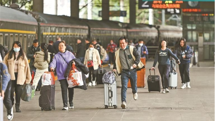 深圳市交通運(yùn)輸局發(fā)布春運(yùn)出行指引 鼓勵(lì)市民錯(cuò)峰出行綠色出行