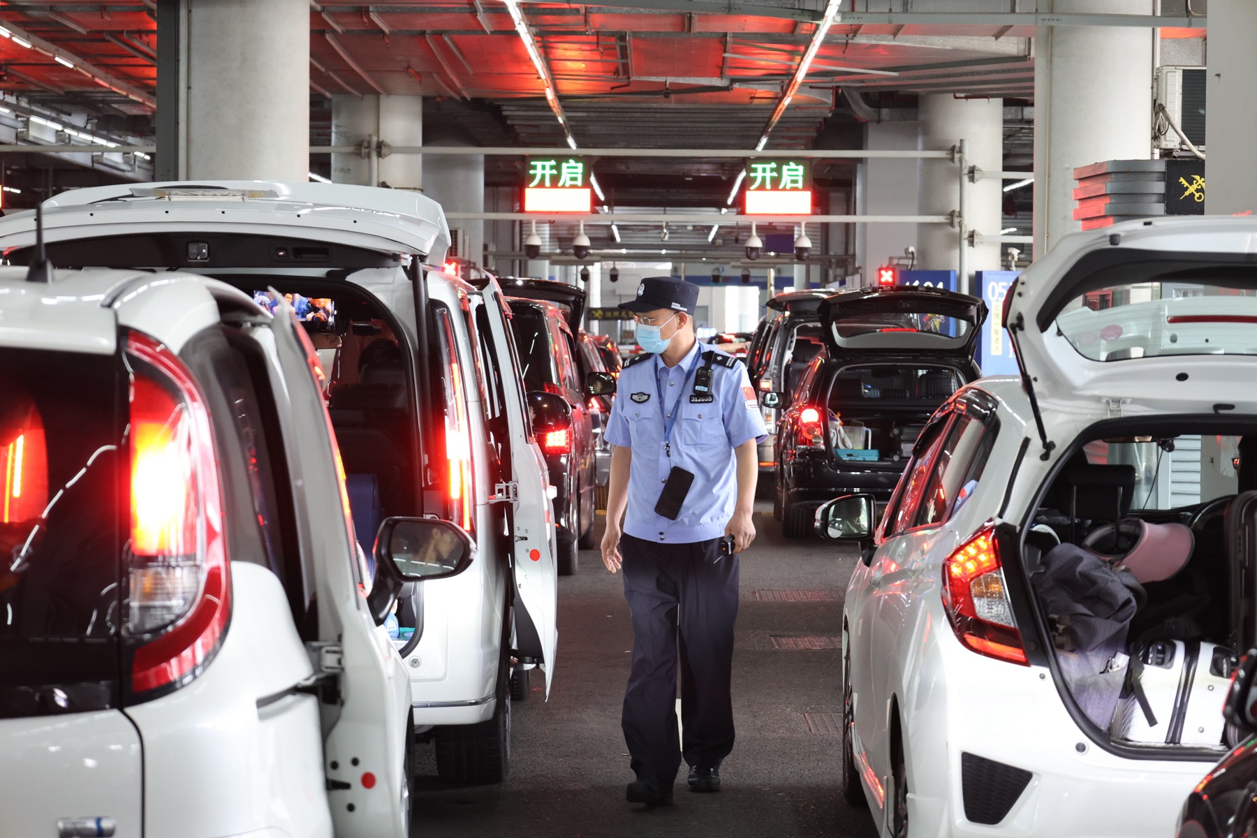 單日1.9萬輛次，港珠澳大橋珠海公路口岸車流連續(xù)2日刷新紀(jì)錄