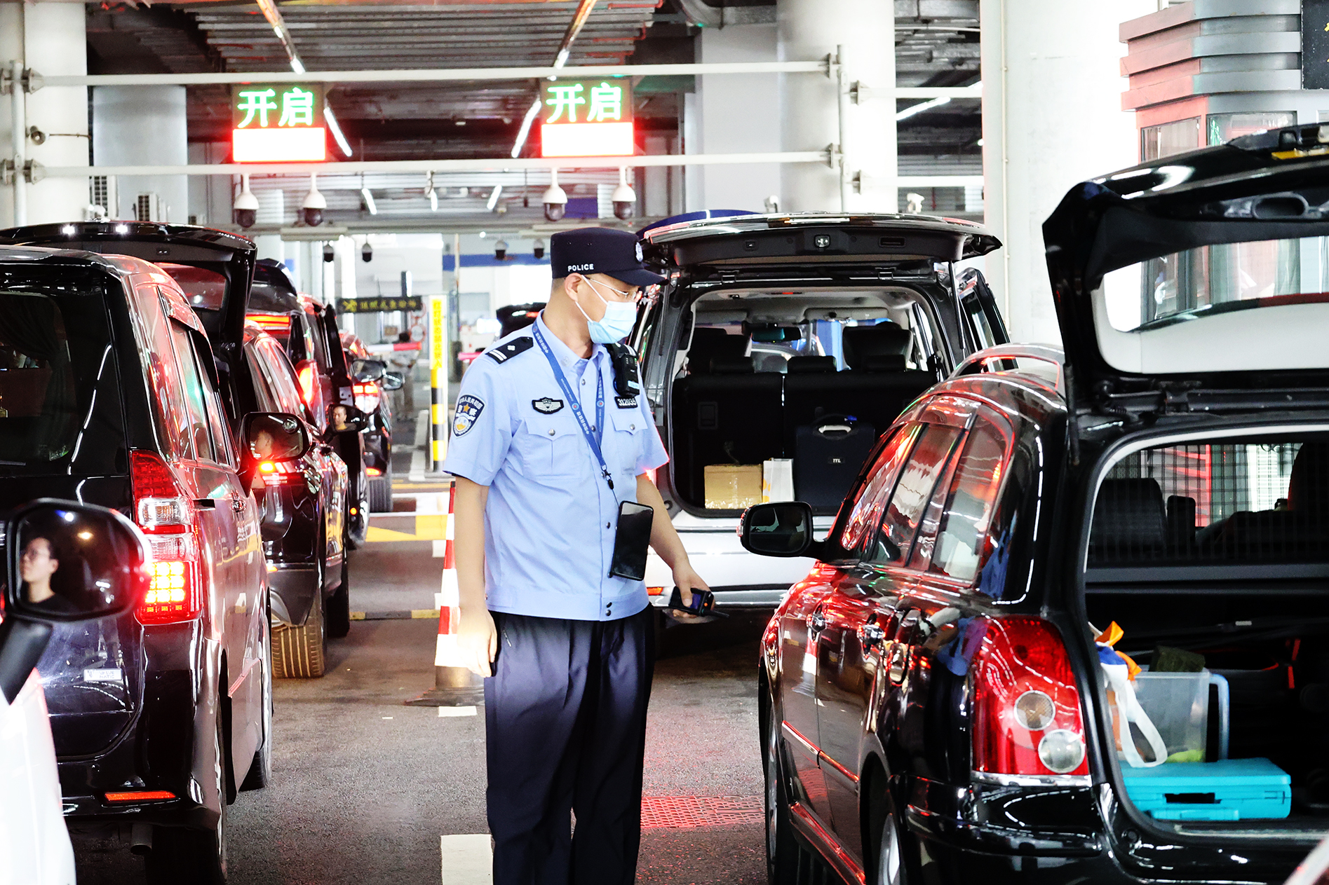 超100萬人次！港珠澳大橋「人車兩旺」，港人自駕「北上」成主流