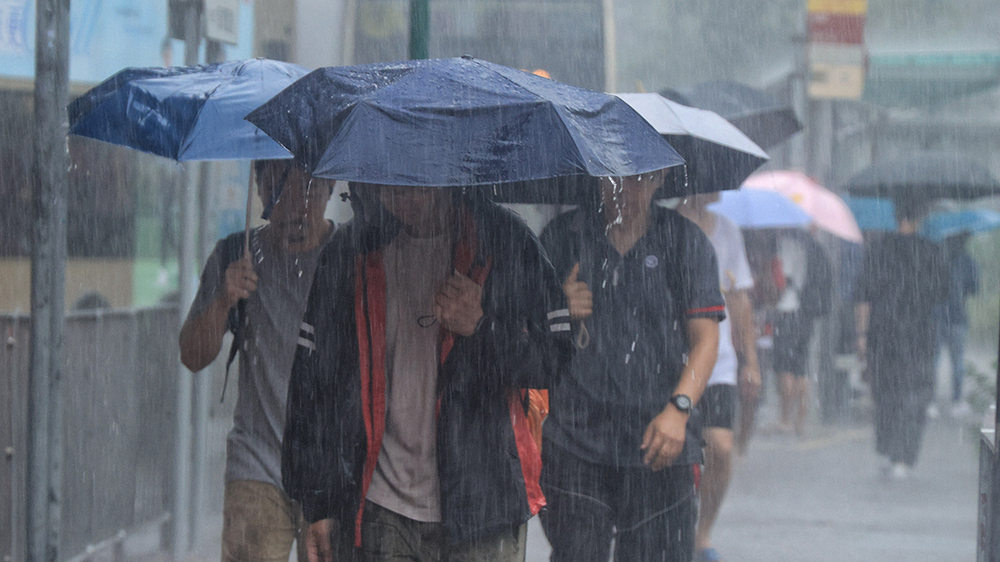 天文臺發(fā)出黃色暴雨警告信號 渠務(wù)署籲市民報告水浸