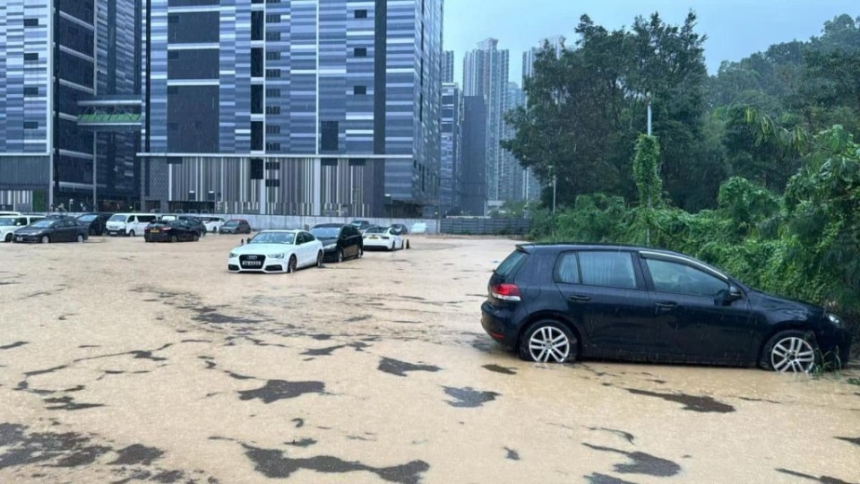 天文臺：香港短期內有大驟雨雷暴猛烈陣風 需否更高暴雨警告視乎雷雨帶發(fā)展