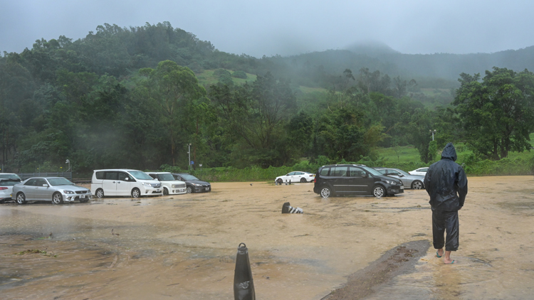 港府：各相關(guān)部門迅速應(yīng)對 全力將暴雨影響減至最低