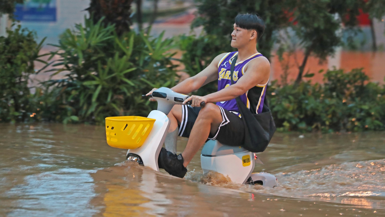 受強(qiáng)降雨影響廣西多條河流漲水1至4米