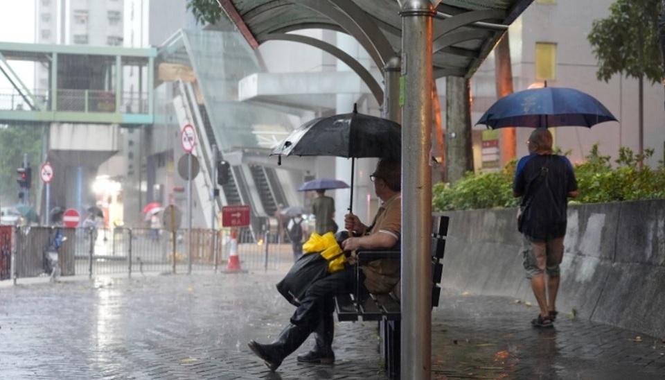 天文臺：紅色暴雨警告信號生效 料本港廣泛地區(qū)受大雨影響