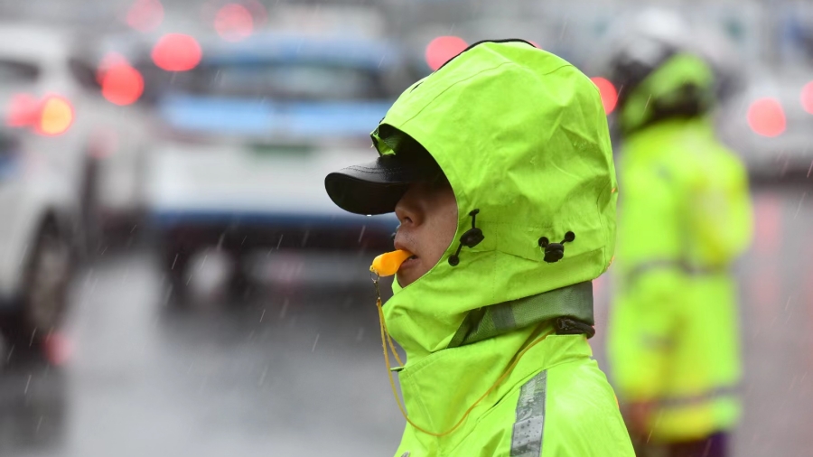 深圳進(jìn)入暴雨緊急防禦狀態(tài) 部分區(qū)域發(fā)布紅色預(yù)警