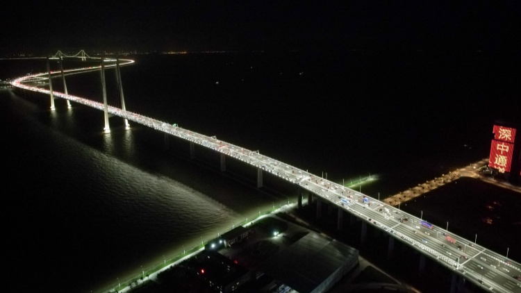 虎門大橋「減負(fù)」明顯 深中通道開通首周虎門大橋車流量最大降幅超四成