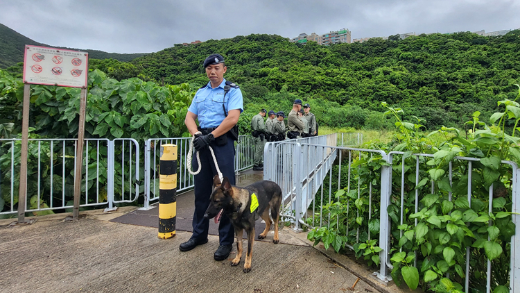 將軍澳警區(qū)進(jìn)行反爆竊演習(xí) 提升村民防罪意識