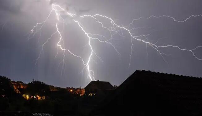 注意！深圳市發(fā)布分區(qū)雷雨大風黃色預警信號