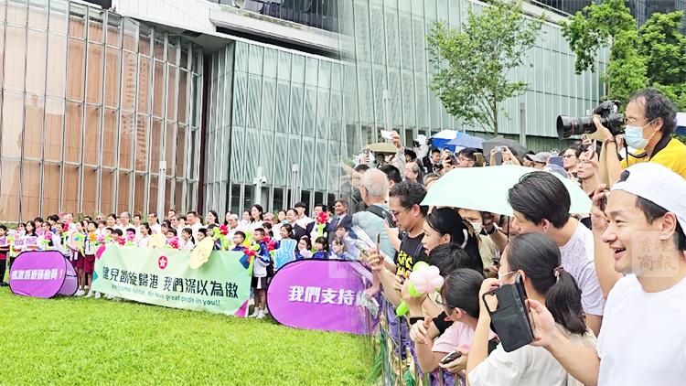 有片｜市民冒雨等港隊奧運健兒 粉絲：振奮人心！