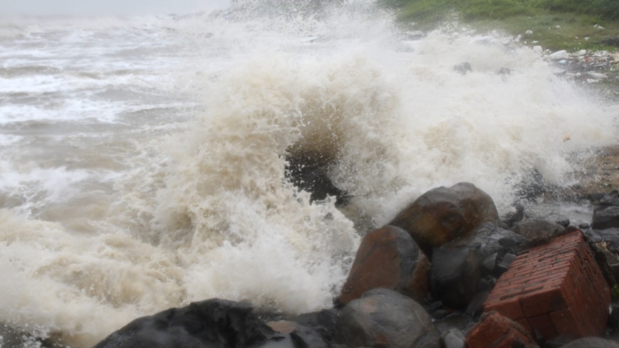 颱風(fēng)「摩羯」正在穿越海南島 多地設(shè)施受損嚴(yán)重