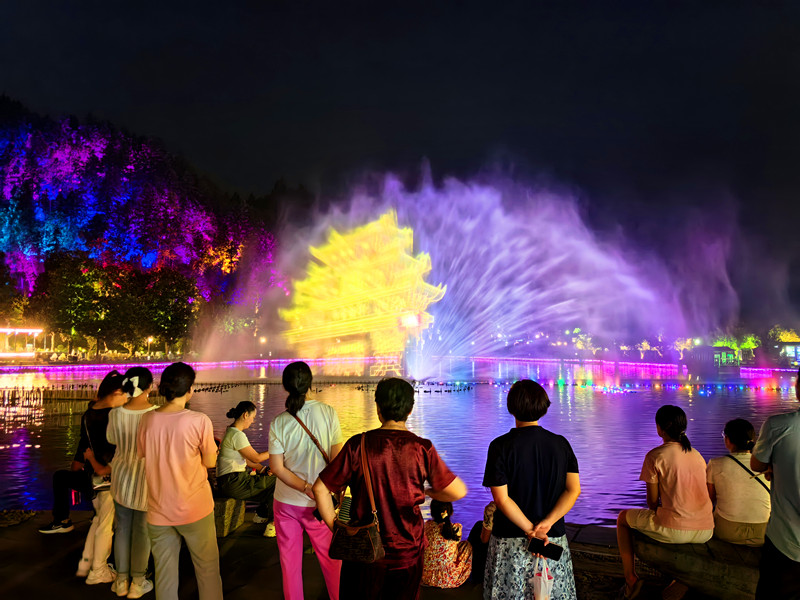 賦活生態(tài)人文畫卷  皖黟縣西遞煥新場景提亮「夜經(jīng)濟」