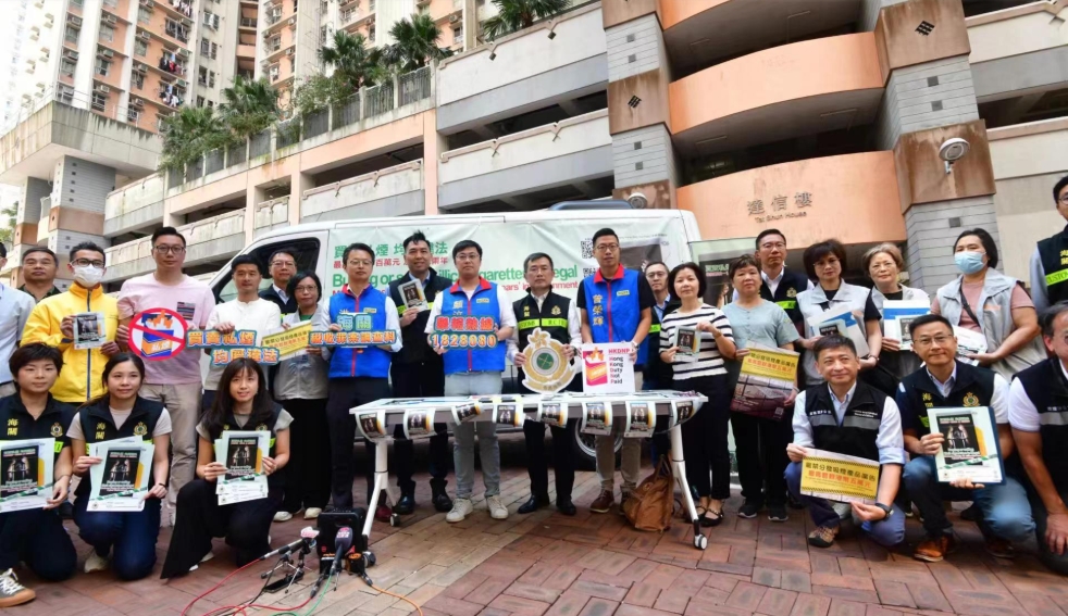 夥執(zhí)法部門進(jìn)行反私煙宣傳活動 民建聯(lián)籲公屋居民舉報違法行為