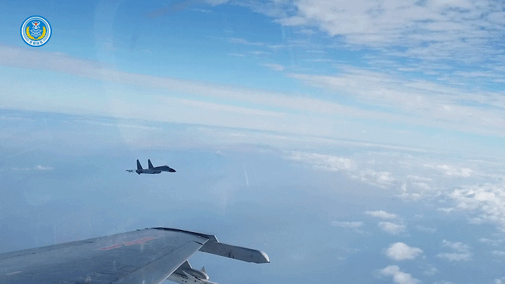 戰(zhàn)鷹瞰臺！東部戰(zhàn)區(qū)空軍多型戰(zhàn)機與寶島臺灣中央山脈同框