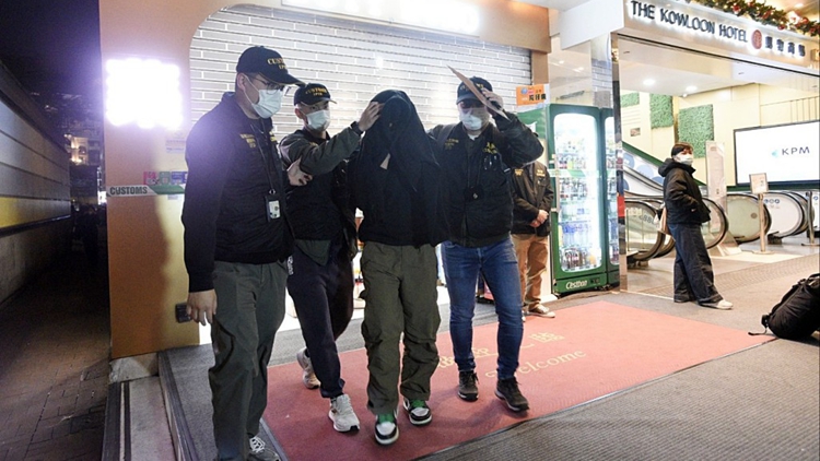 內(nèi)地旅客尖沙咀藥店買花膠「斤變両」被劏2.6萬元 男店員被捕