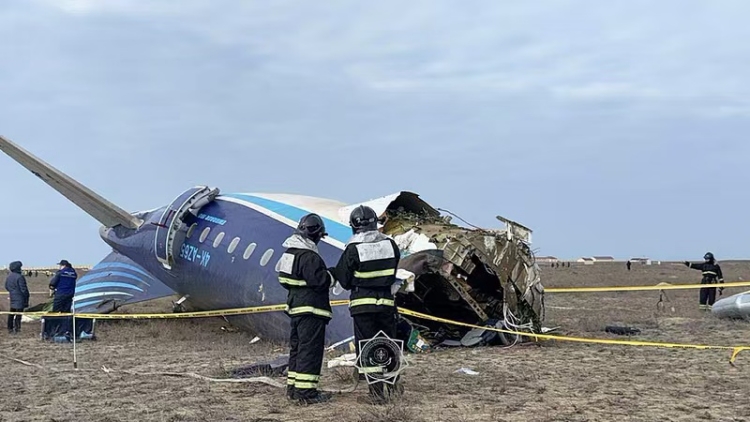 追蹤報道 | 阿塞拜疆航空公司： 初步確認(rèn)墜機(jī)原因是「外部物理和技術(shù)干擾」