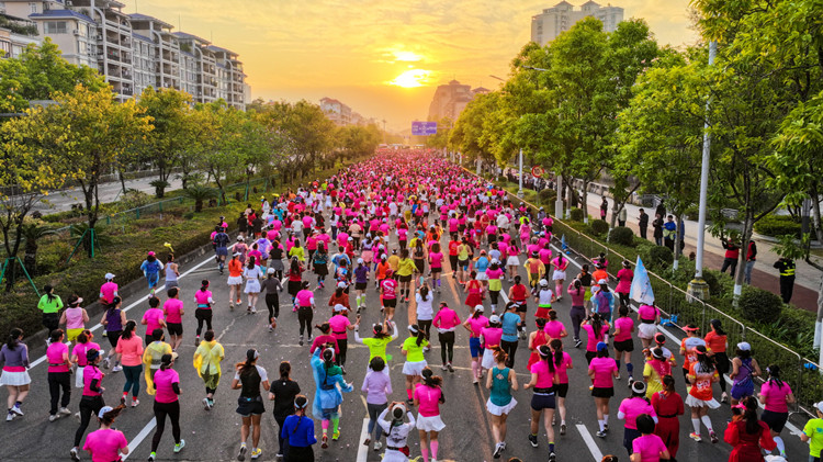 有片∣2025灣區(qū)女子半馬在廣州增城浪漫開啟