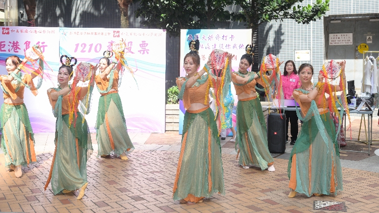 和美家庭心連心藝術(shù)團(tuán)表演了「敦煌鈴鼓舞」、「旗袍舞」等富中華文化元素的節(jié)目1_DSC_4761_副本.jpg