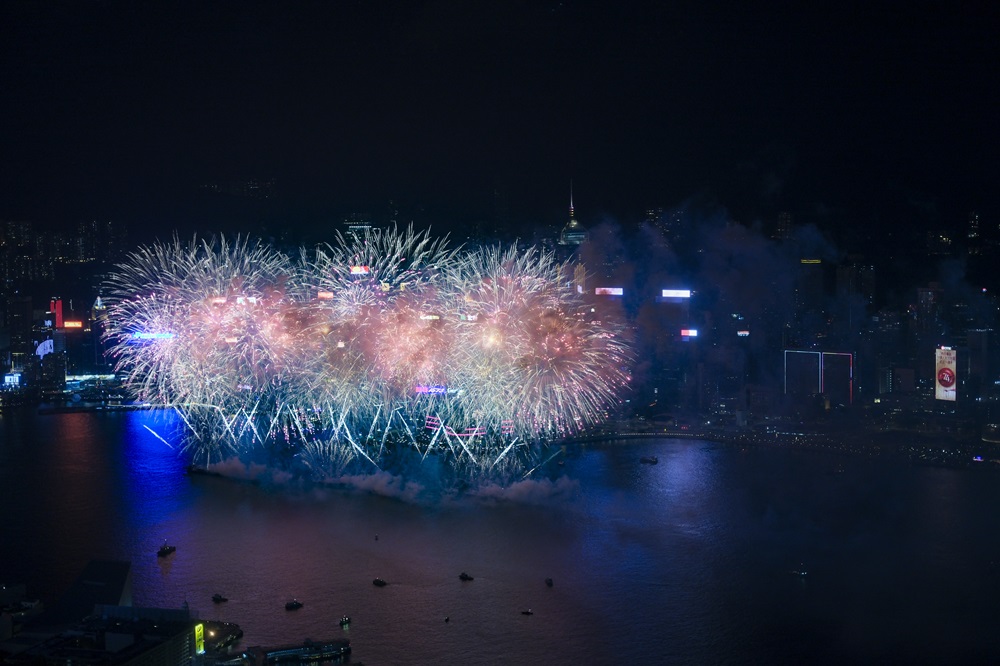 sky100_fireworks.JPG